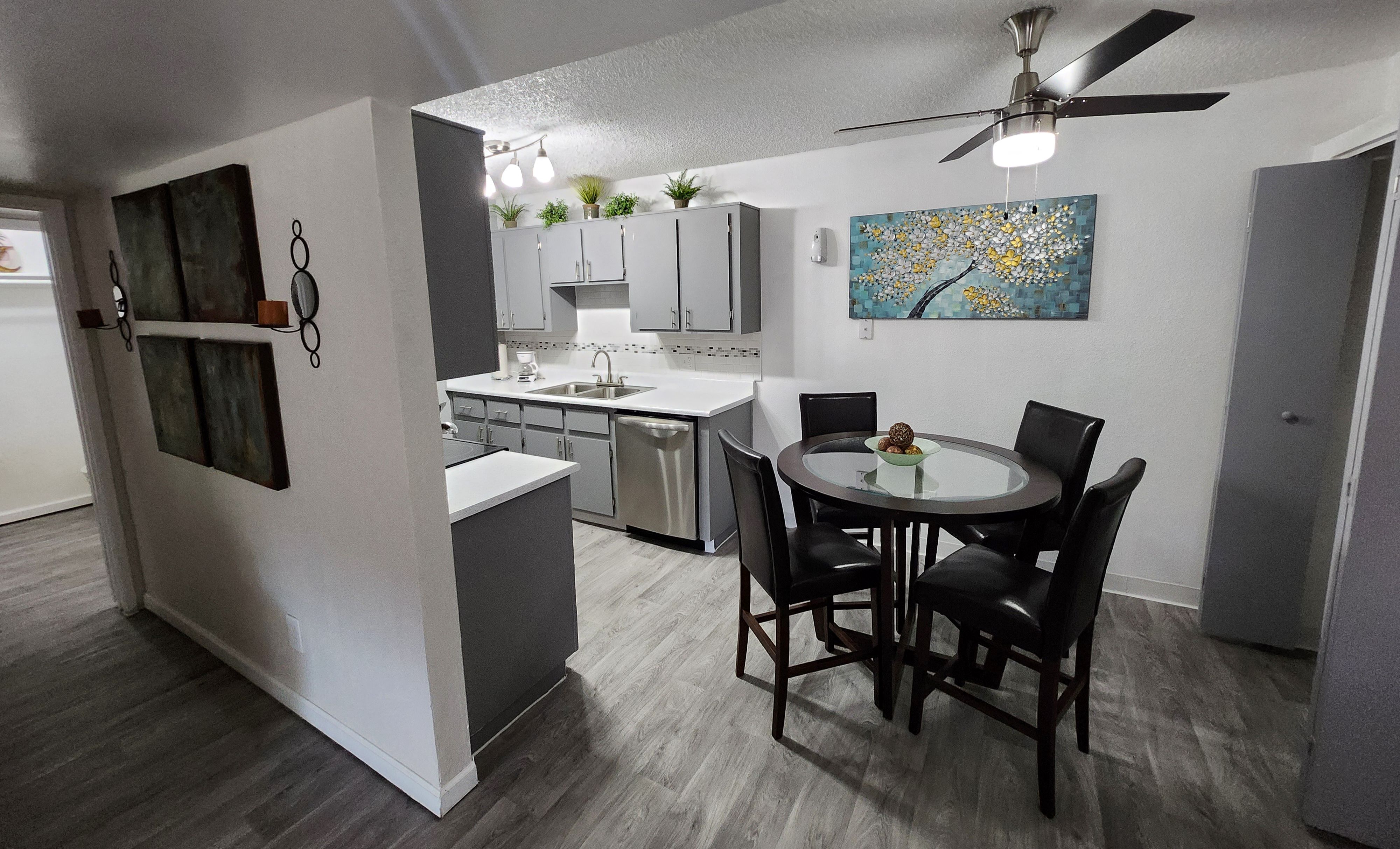 Heather Brook Apt photo 2